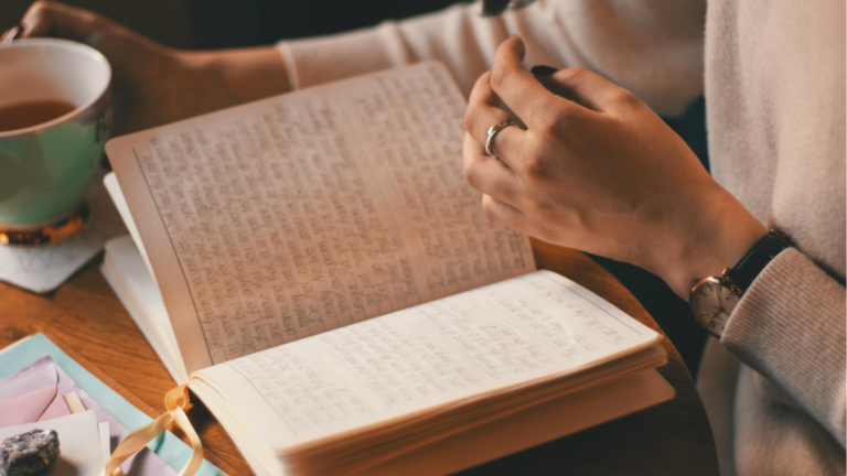 11 Before Bed Journal Prompts for Better Sleep & Productivity